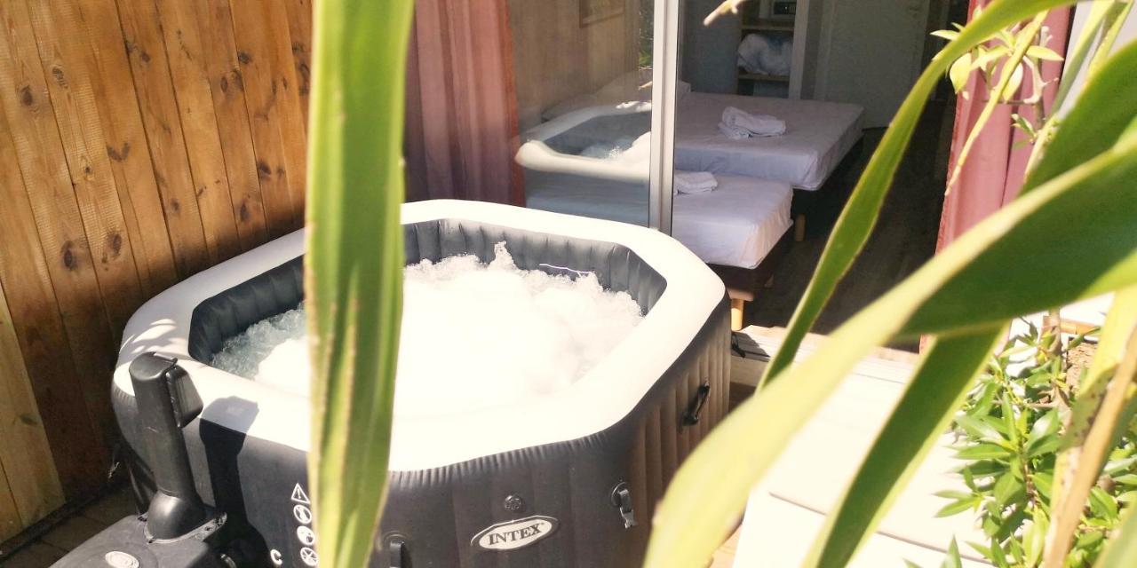 Hotel Sable Et Soleil - Port, Plage Et Jacuzzi Prive Fréjus Eksteriør billede