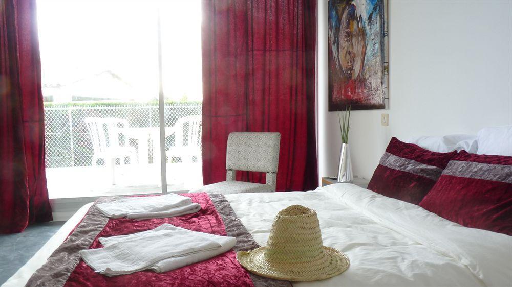 Hotel Sable Et Soleil - Port, Plage Et Jacuzzi Prive Fréjus Eksteriør billede
