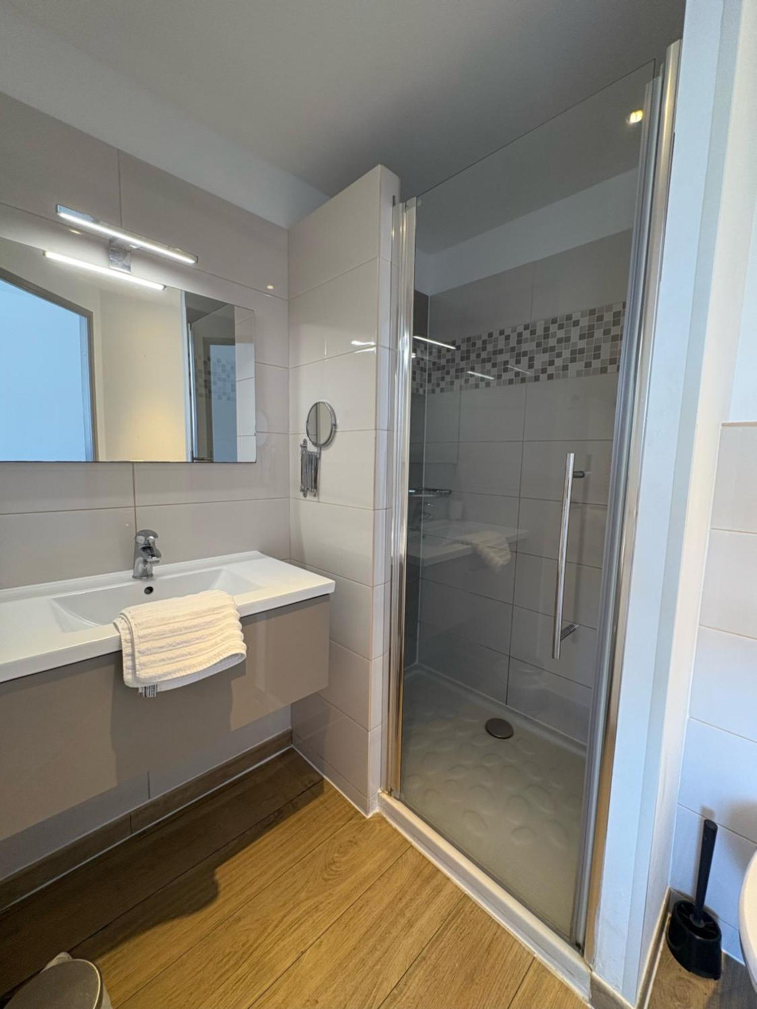 Hotel Sable Et Soleil - Port, Plage Et Jacuzzi Prive Fréjus Eksteriør billede