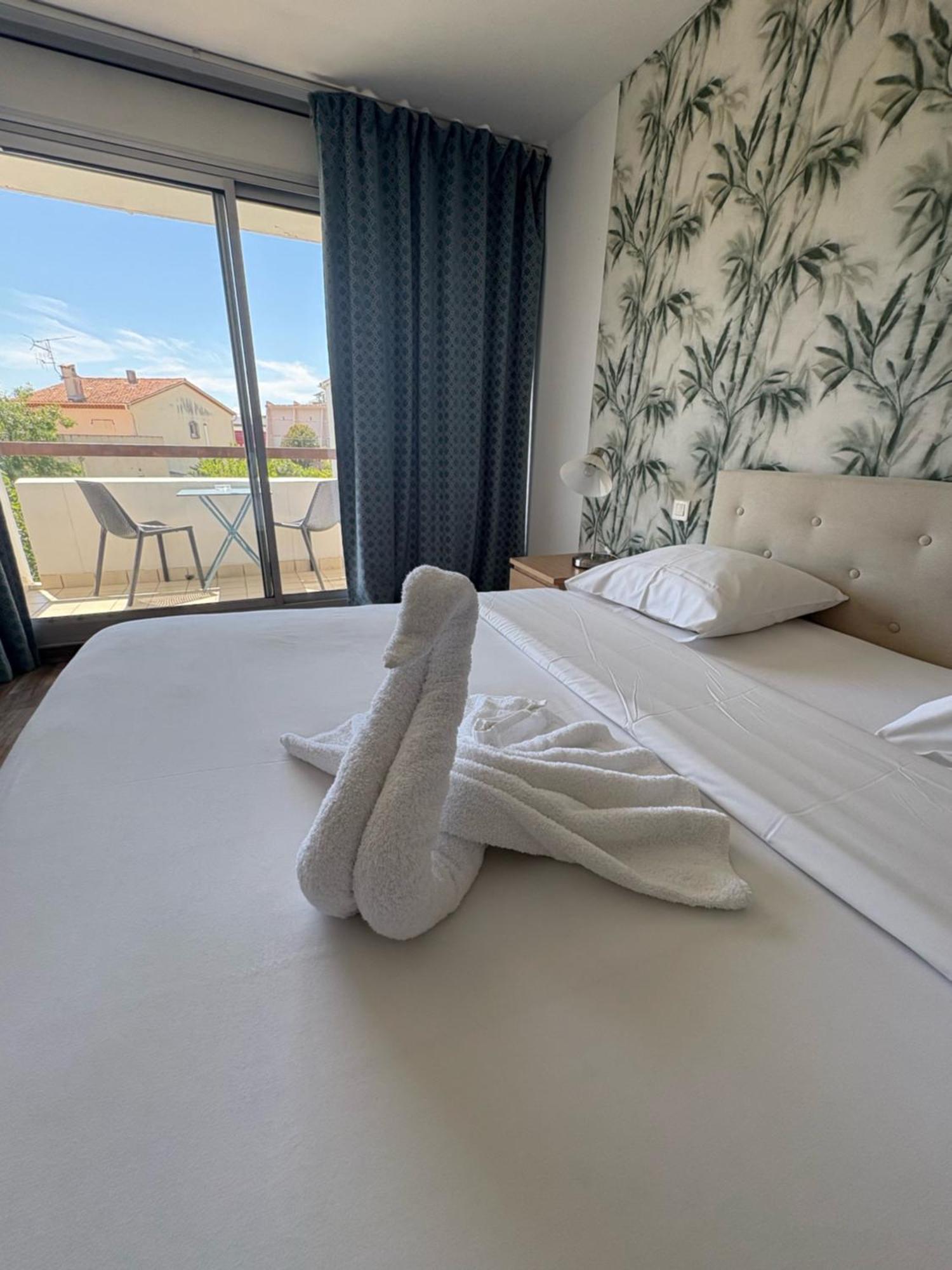 Hotel Sable Et Soleil - Port, Plage Et Jacuzzi Prive Fréjus Eksteriør billede