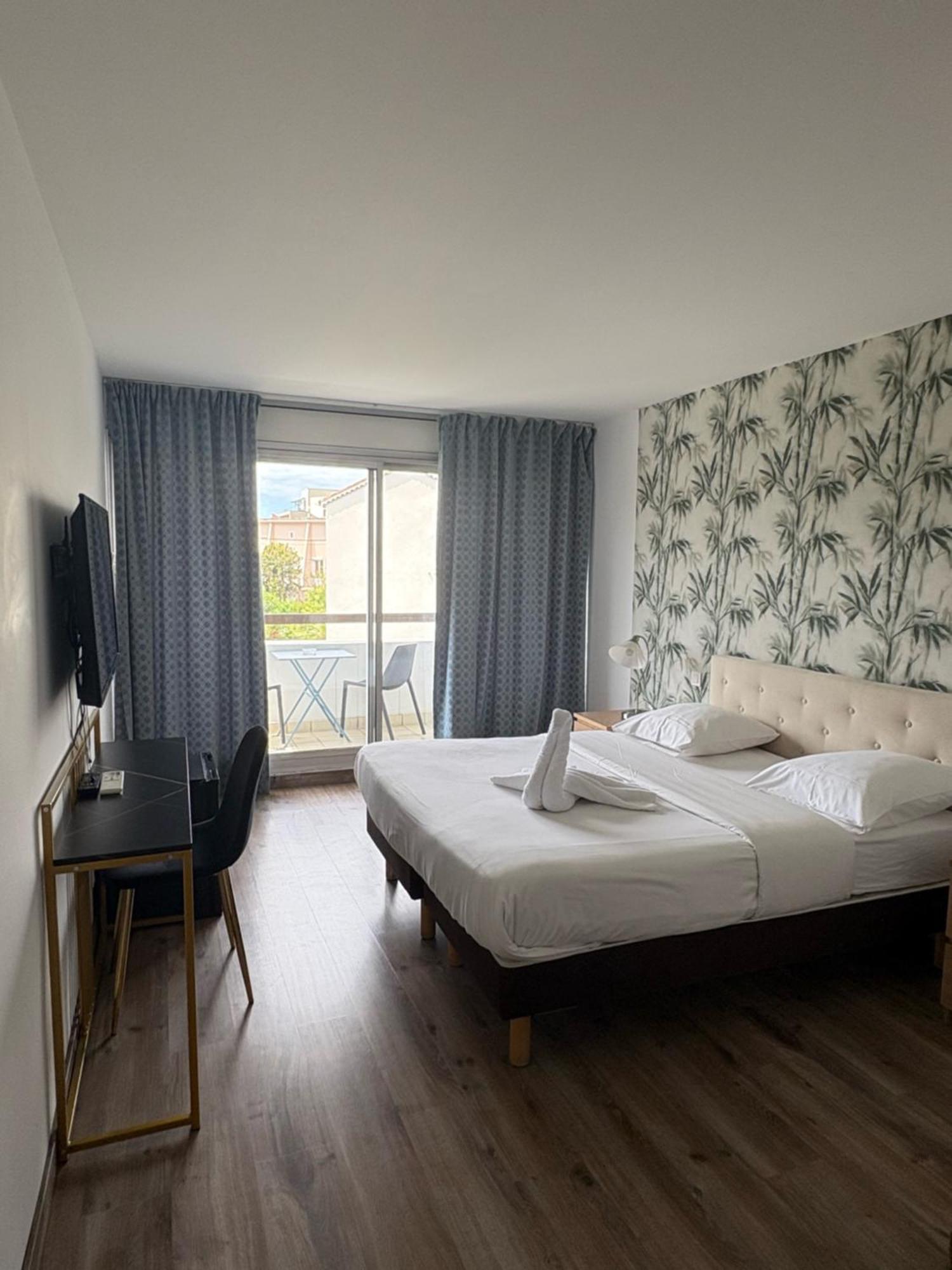 Hotel Sable Et Soleil - Port, Plage Et Jacuzzi Prive Fréjus Eksteriør billede