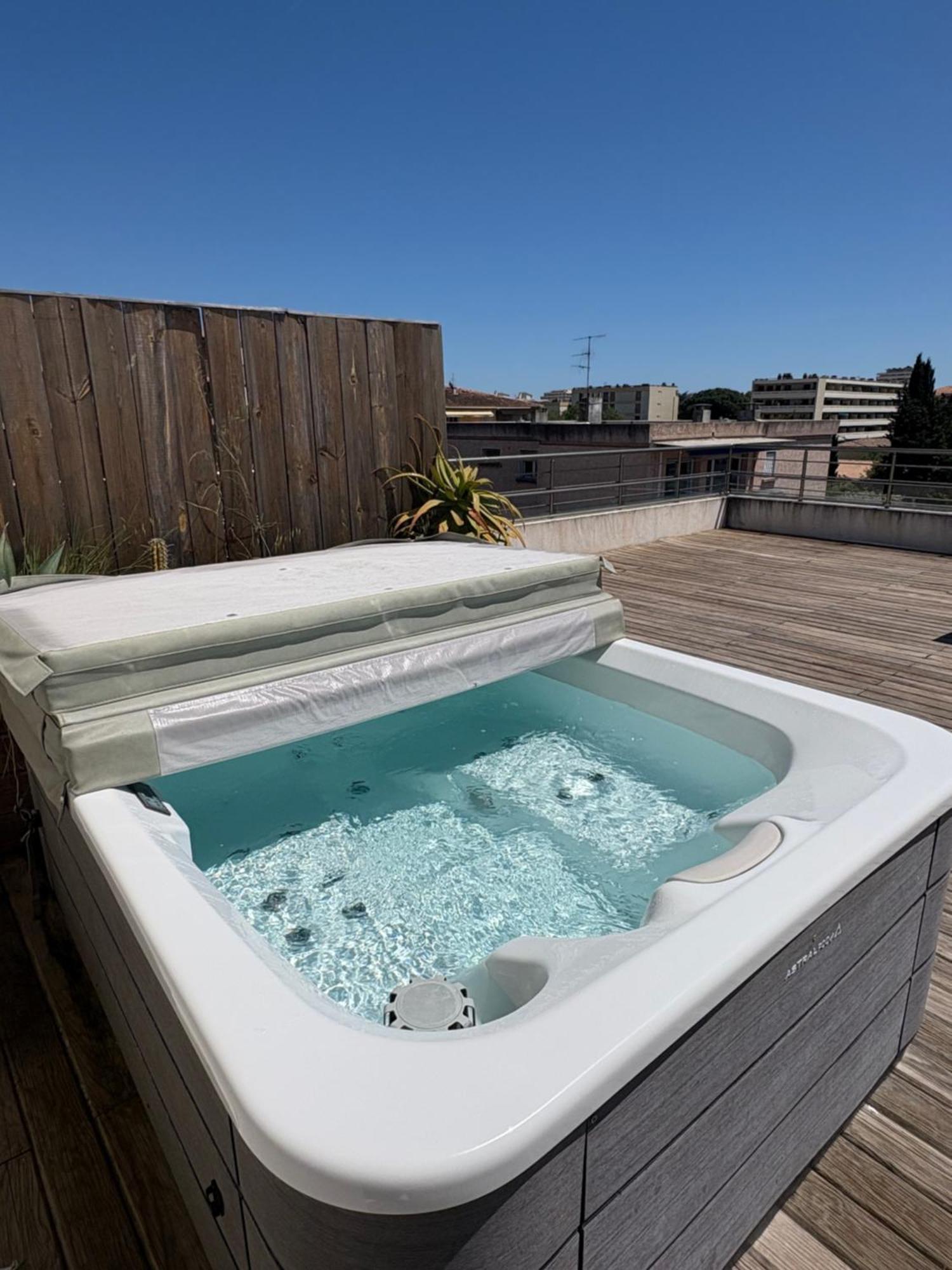 Hotel Sable Et Soleil - Port, Plage Et Jacuzzi Prive Fréjus Eksteriør billede