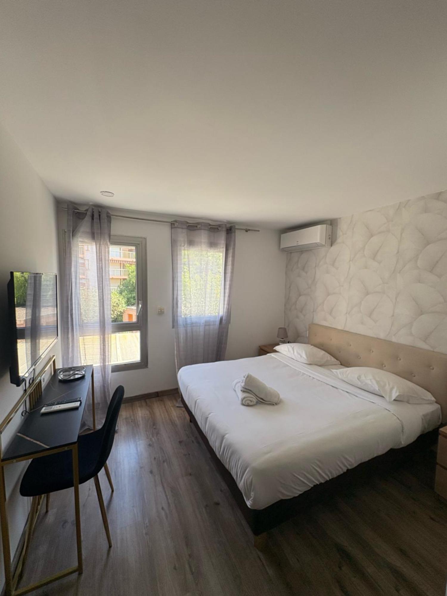 Hotel Sable Et Soleil - Port, Plage Et Jacuzzi Prive Fréjus Eksteriør billede